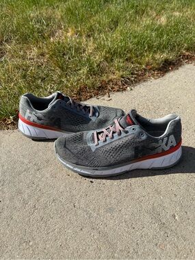 Women’s Hoka Cavu (size 10)